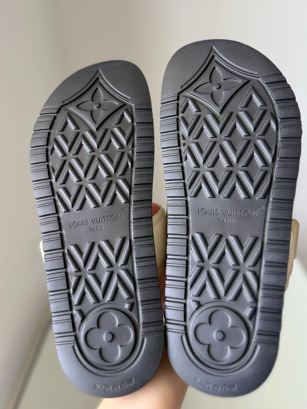 New Louis Vuitton LV Sunset Flat Comfort Sandal 37.5